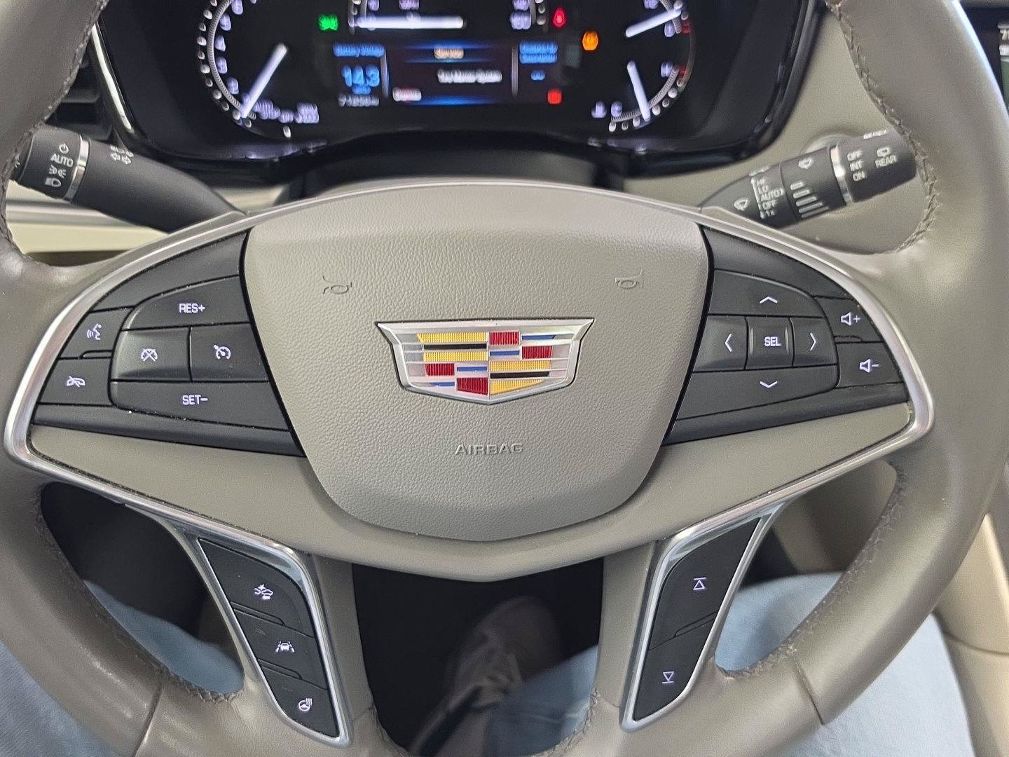 Used 2018 Cadillac XT5 Premium Luxury AWD/4WD image 9