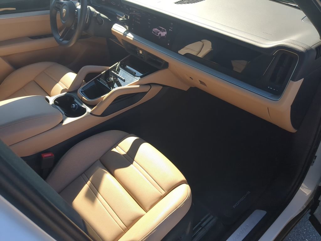 Certified 2025 Porsche Cayenne image 19