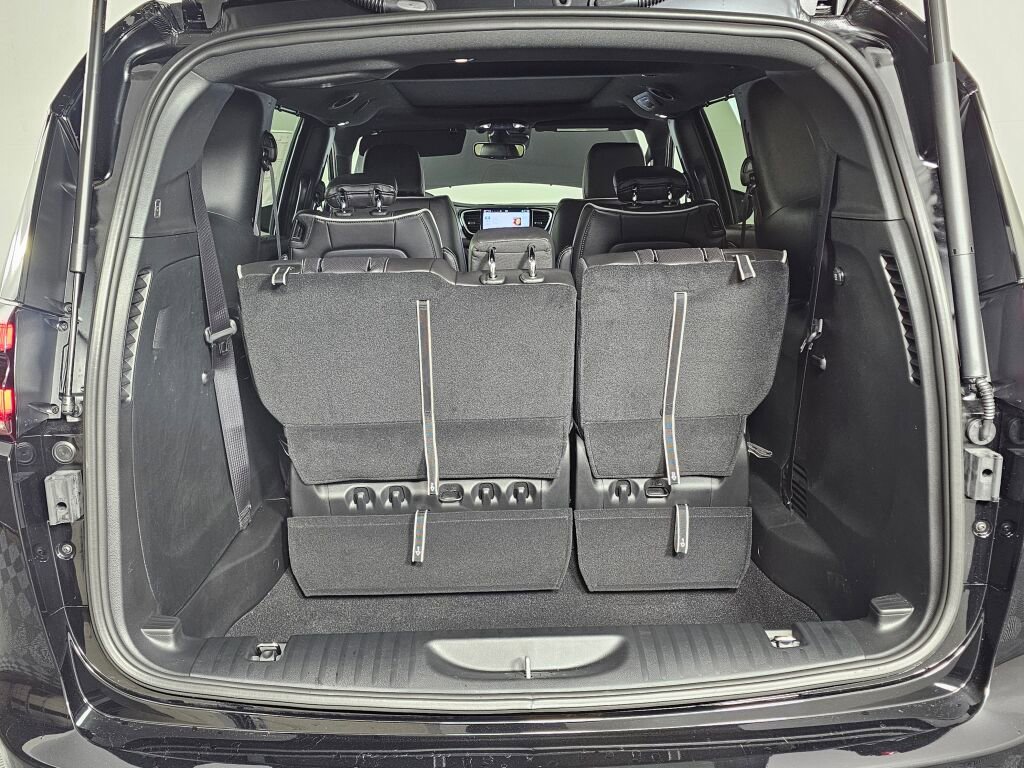 New 2026 Chrysler Pacifica Limited w/ S Appearance Package image 15