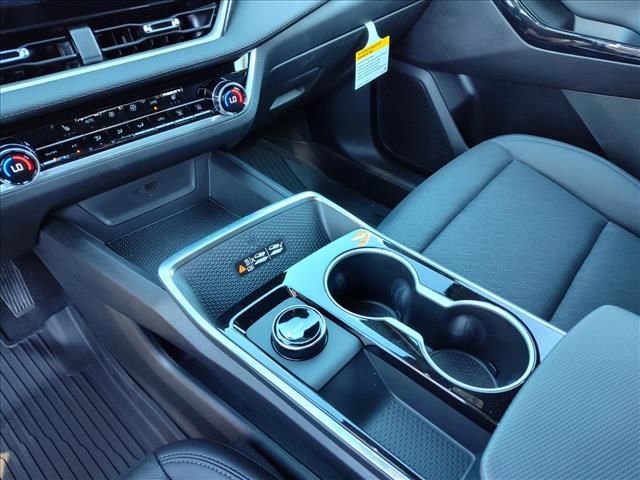 New 2026 Chevrolet Equinox LT w/ Convenience Package II image 13