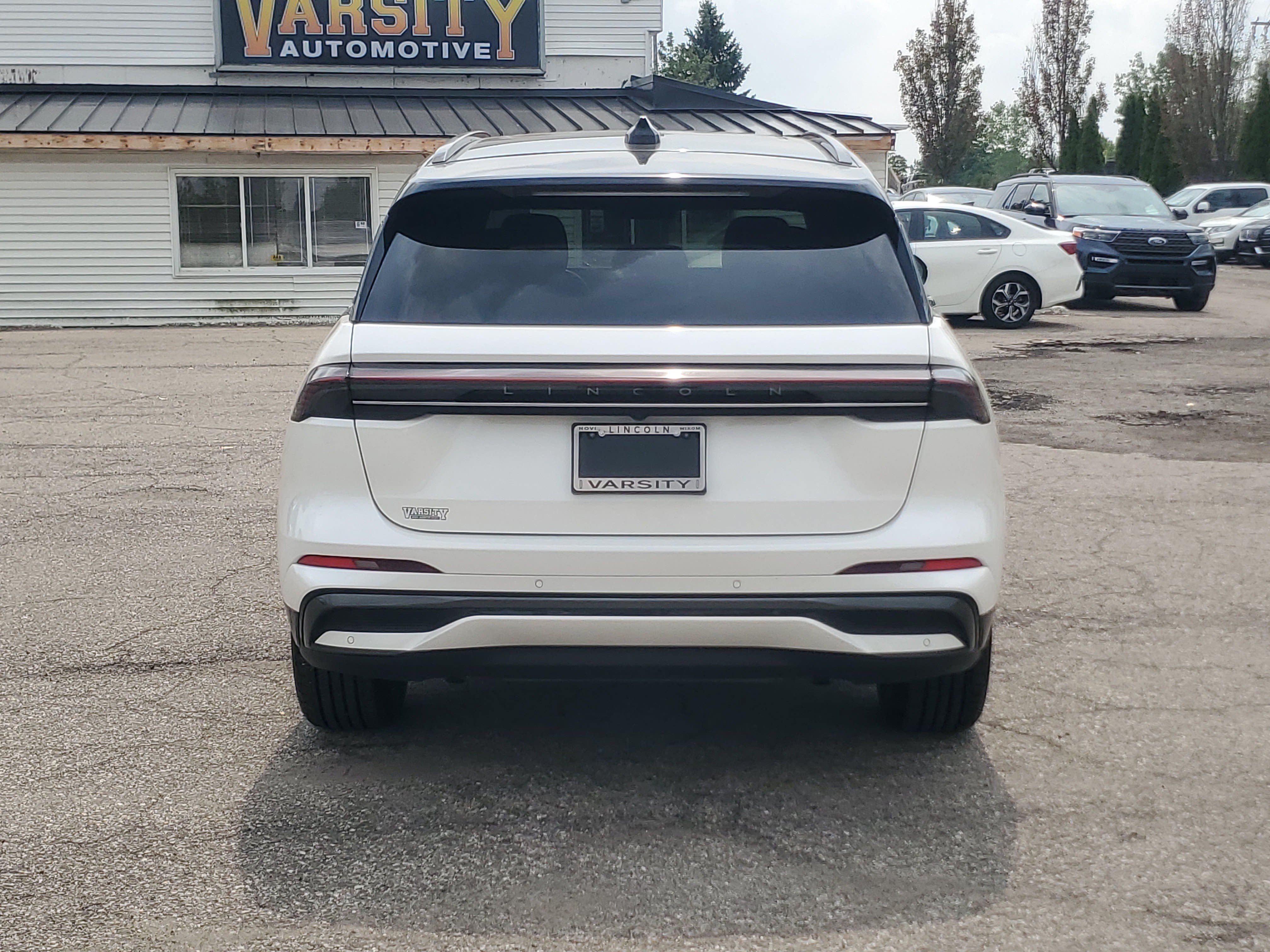 Certified 2024 Lincoln Nautilus Reserve w/ Equipment Group 202A AWD/4WD image 5
