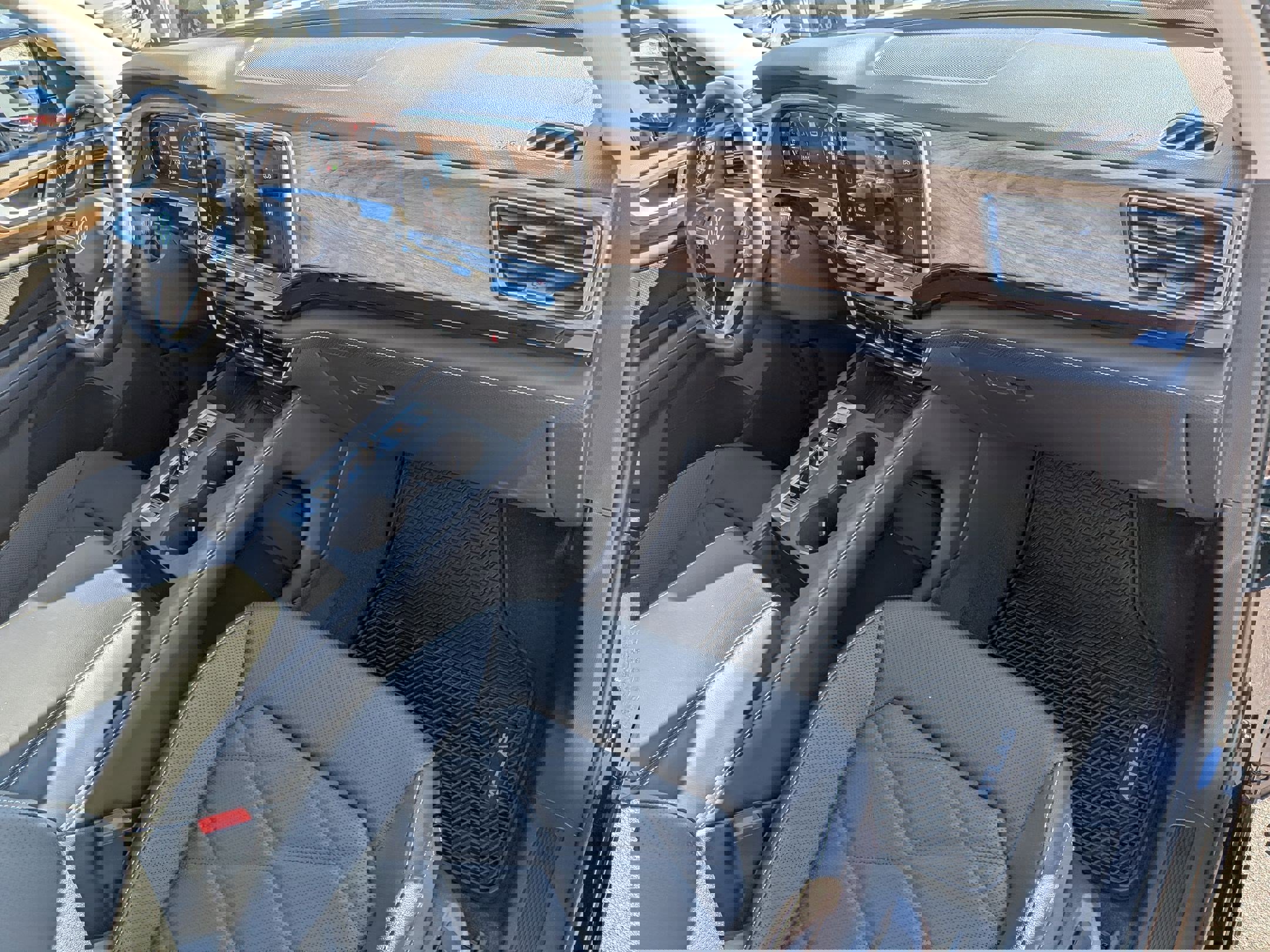 Used 2025 Volkswagen Atlas SE image 38