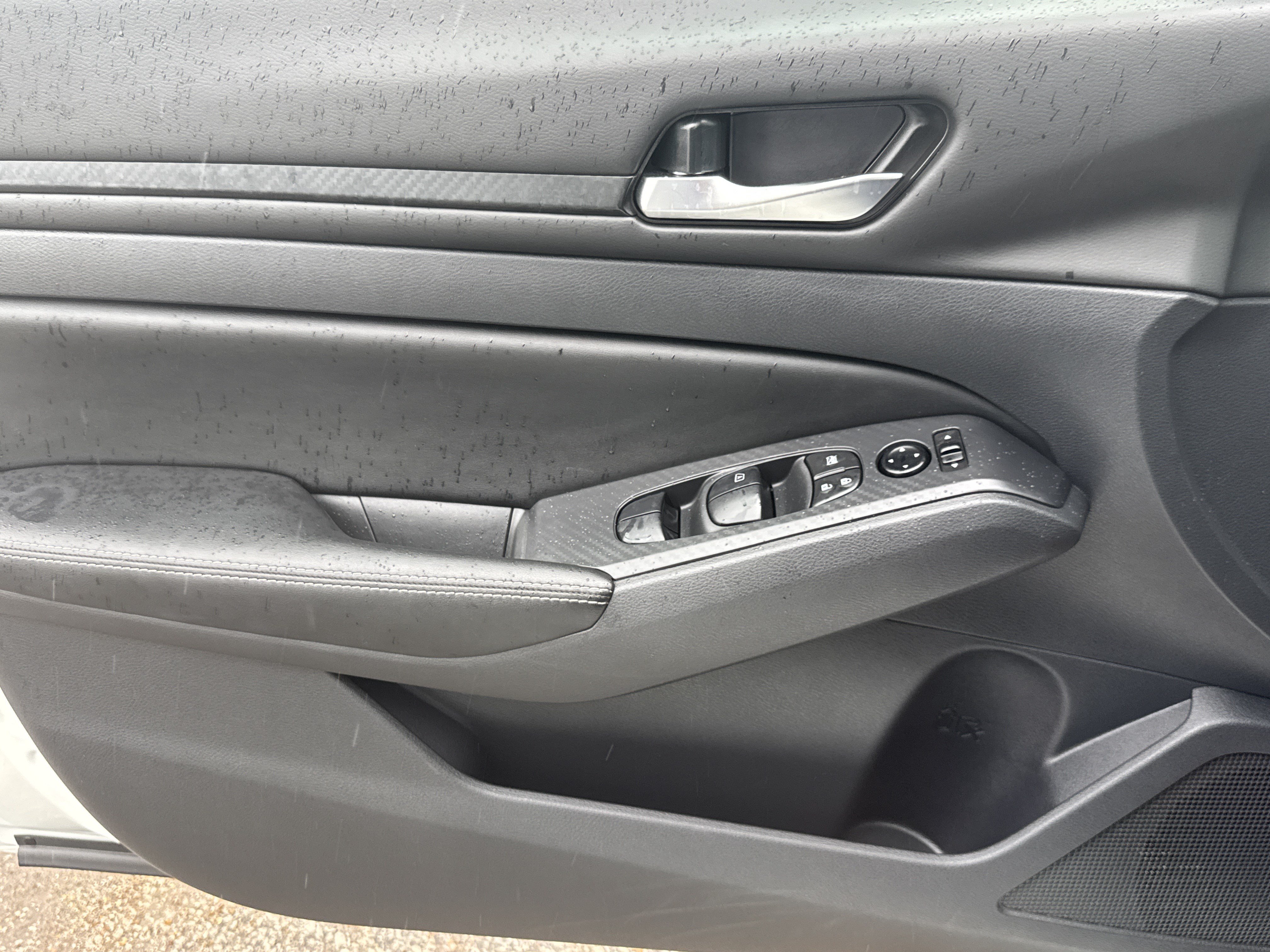 Used 2025 Nissan Altima 2.5 SV FWD image 9