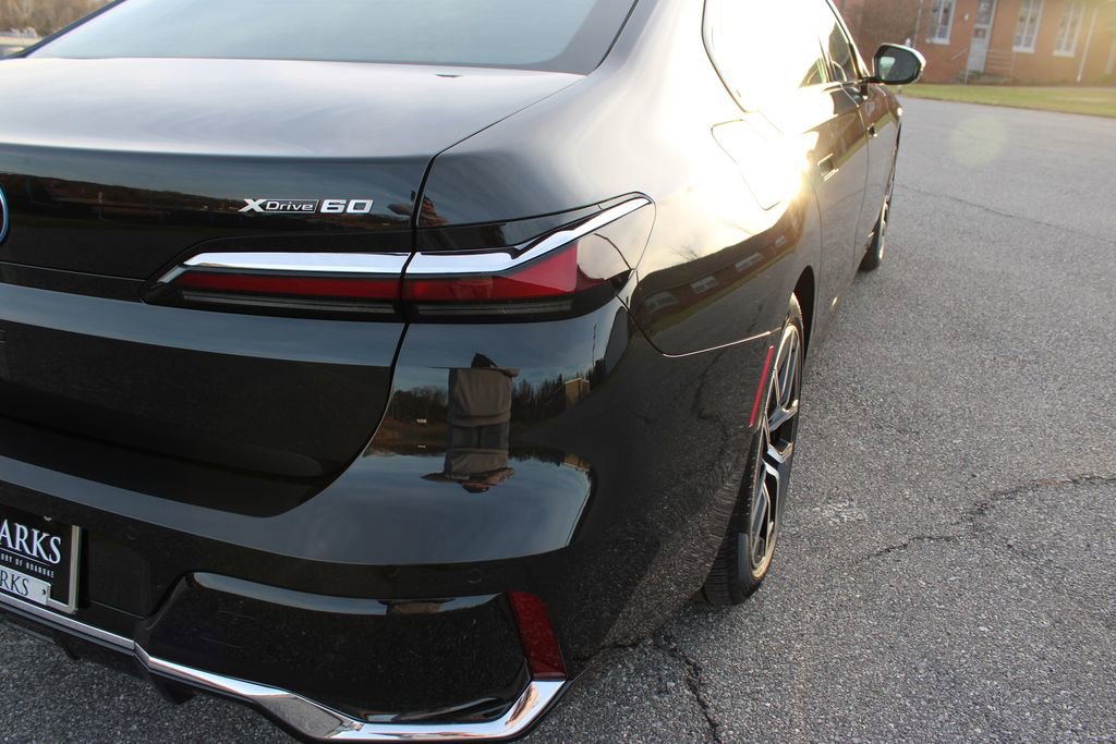 Used 2024 BMW i7 xDrive60 image 44