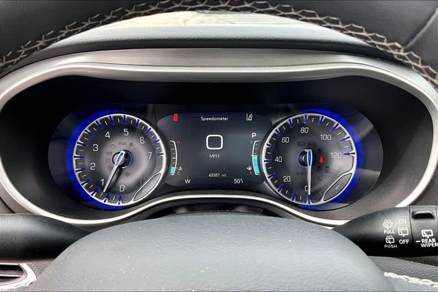 Used 2023 Chrysler Pacifica Touring-L image 13