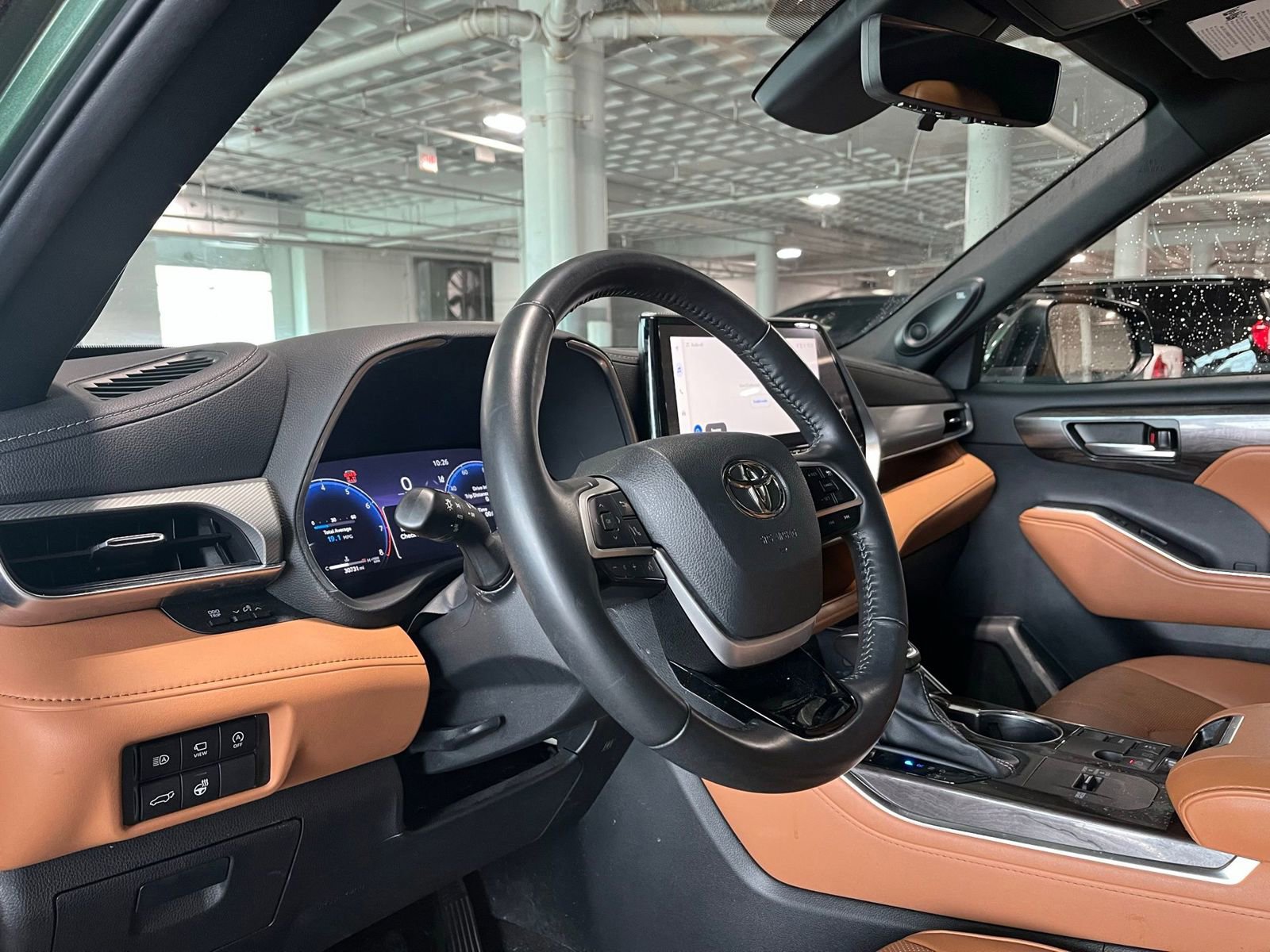 Used 2023 Toyota Highlander Platinum image 17