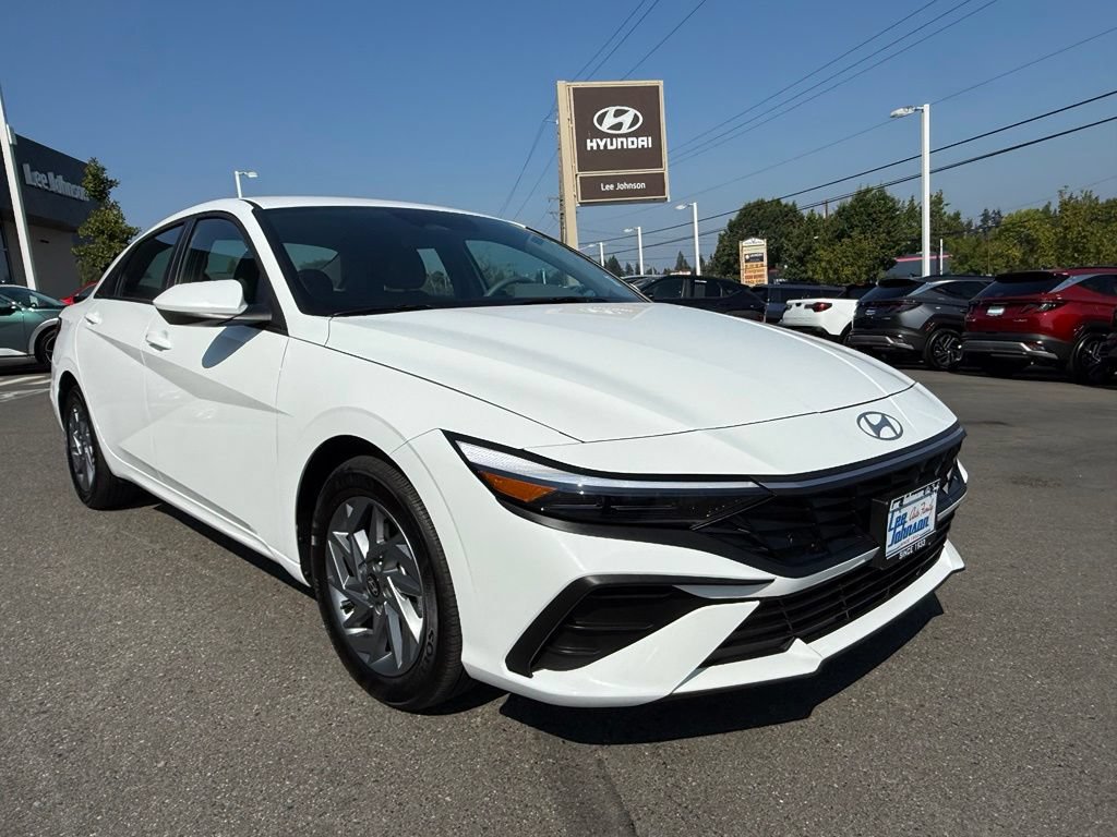 Certified 2025 Hyundai Elantra Hybrid FWD image 7