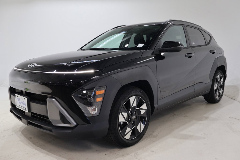 Used 2024 Hyundai Kona SEL w/ Convenience Package FWD image 3