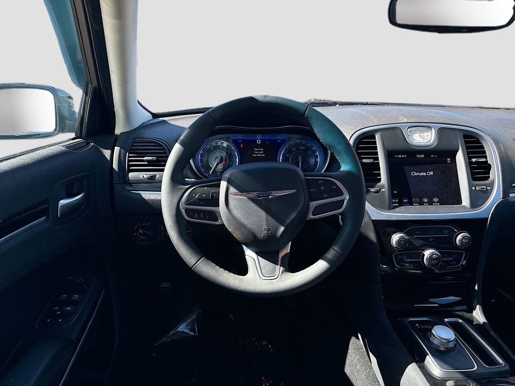 Used 2023 Chrysler 300 Touring w/ Sport Appearance Package image 20