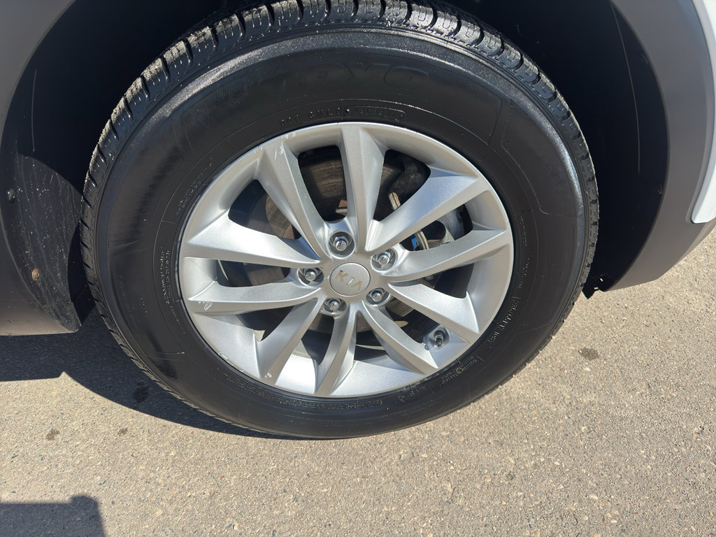 Used 2016 Kia Sorento LX w/ LX Convenience Package image 8