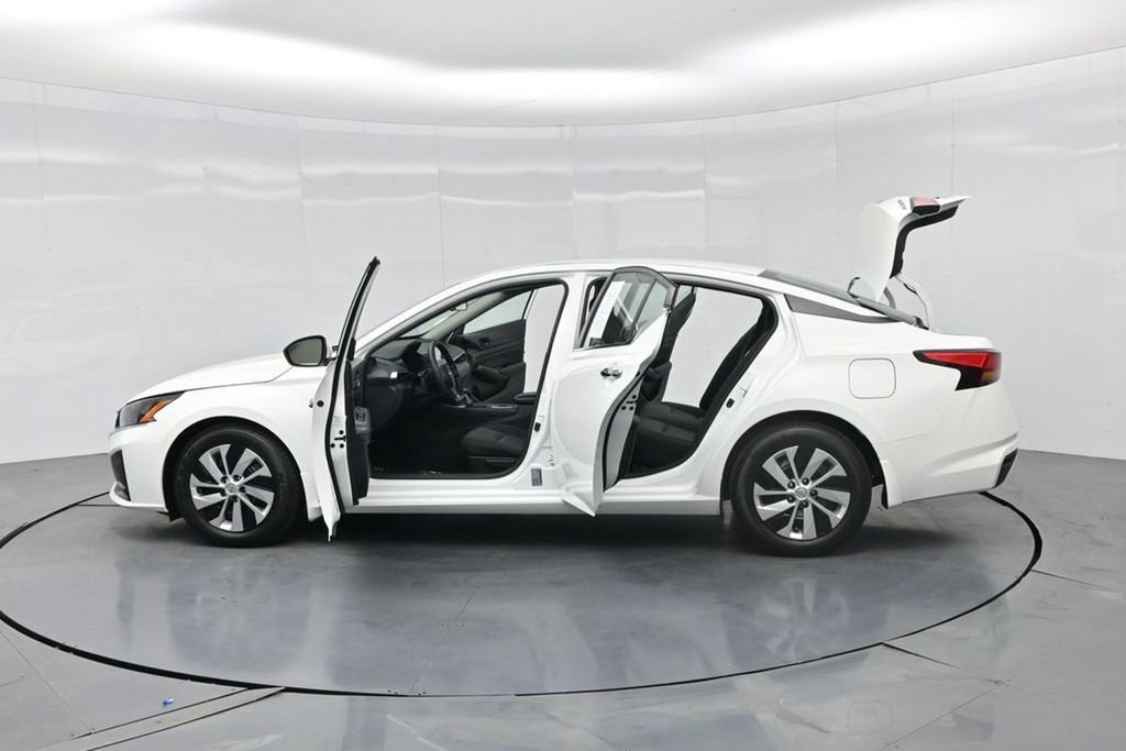 Used 2023 Nissan Altima 2.5 S FWD image 38