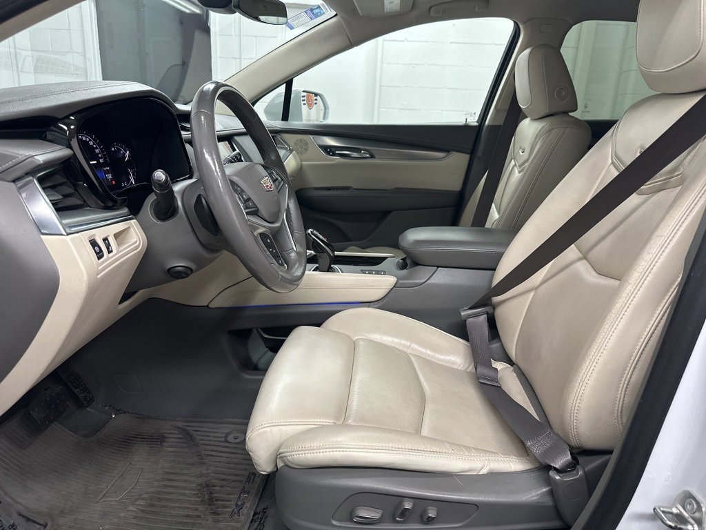 Used 2017 Cadillac XT5 Luxury w/ Driver Awareness Package image 19