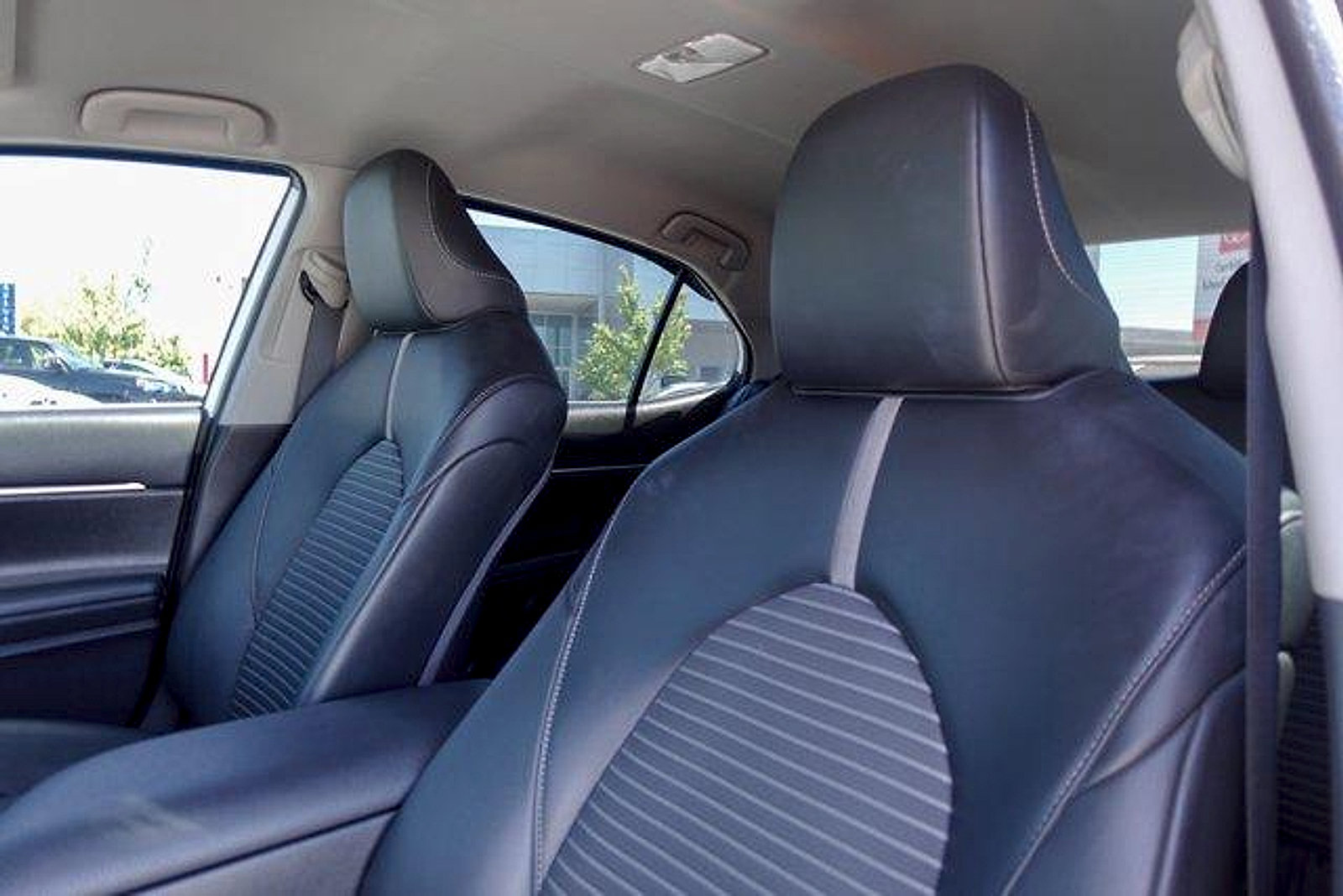 Used 2022 Toyota Camry SE FWD image 11