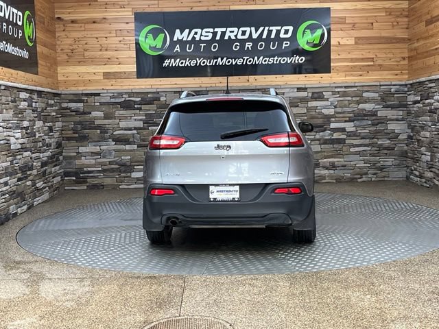 Used 2017 Jeep Cherokee Latitude w/ Cold Weather Group AWD/4WD image 11