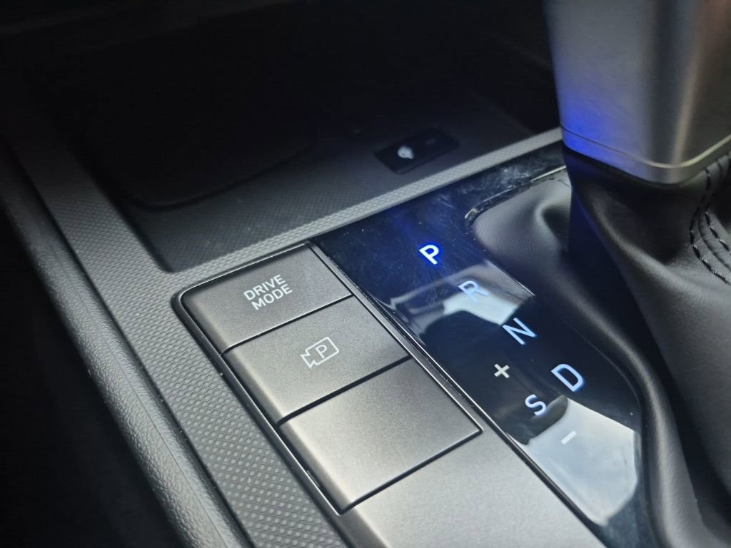 Used 2025 Hyundai Elantra Sport image 21