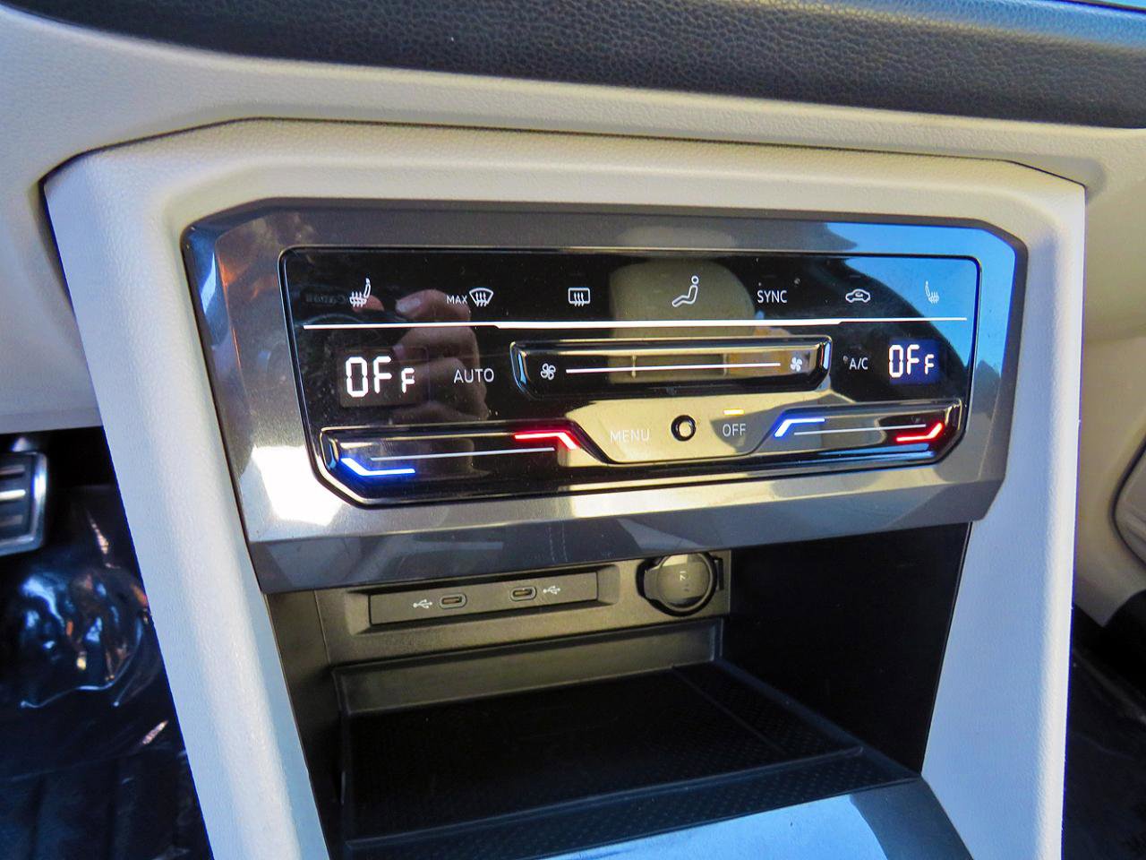 Used 2023 Volkswagen Tiguan SE R-Line FWD image 32