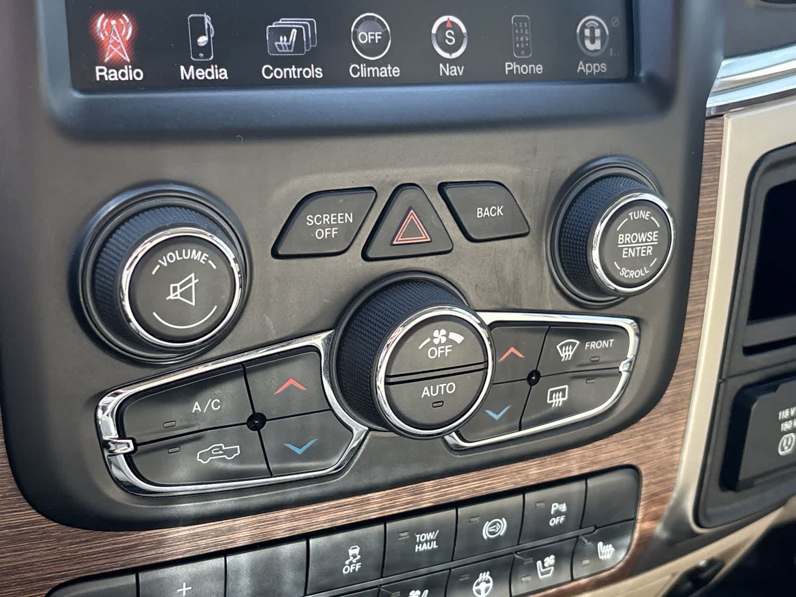 Used 2014 RAM 3500 Laramie w/ Convenience Group AWD/4WD image 26