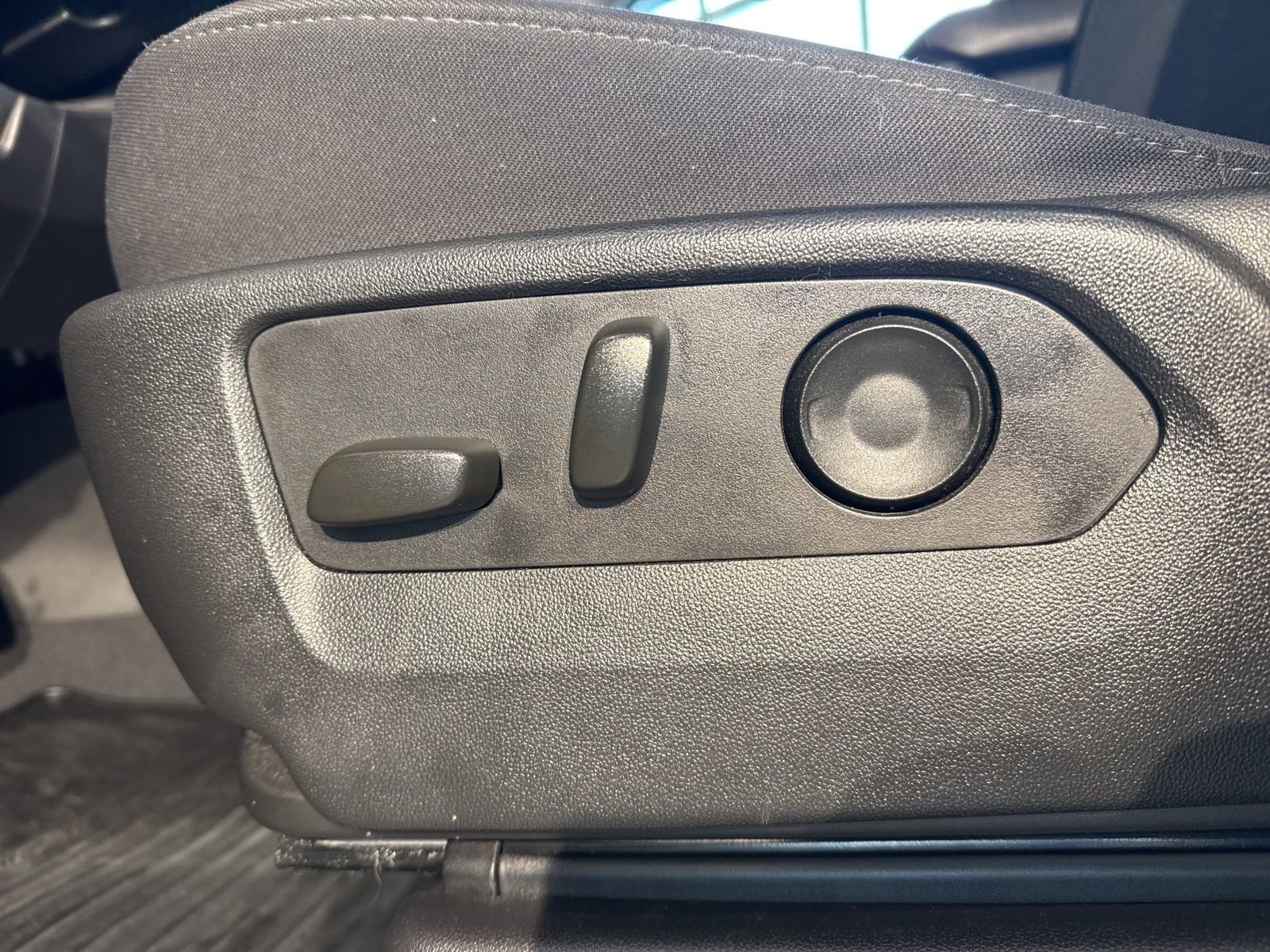 Used 2025 Chevrolet Silverado 1500 LT image 24