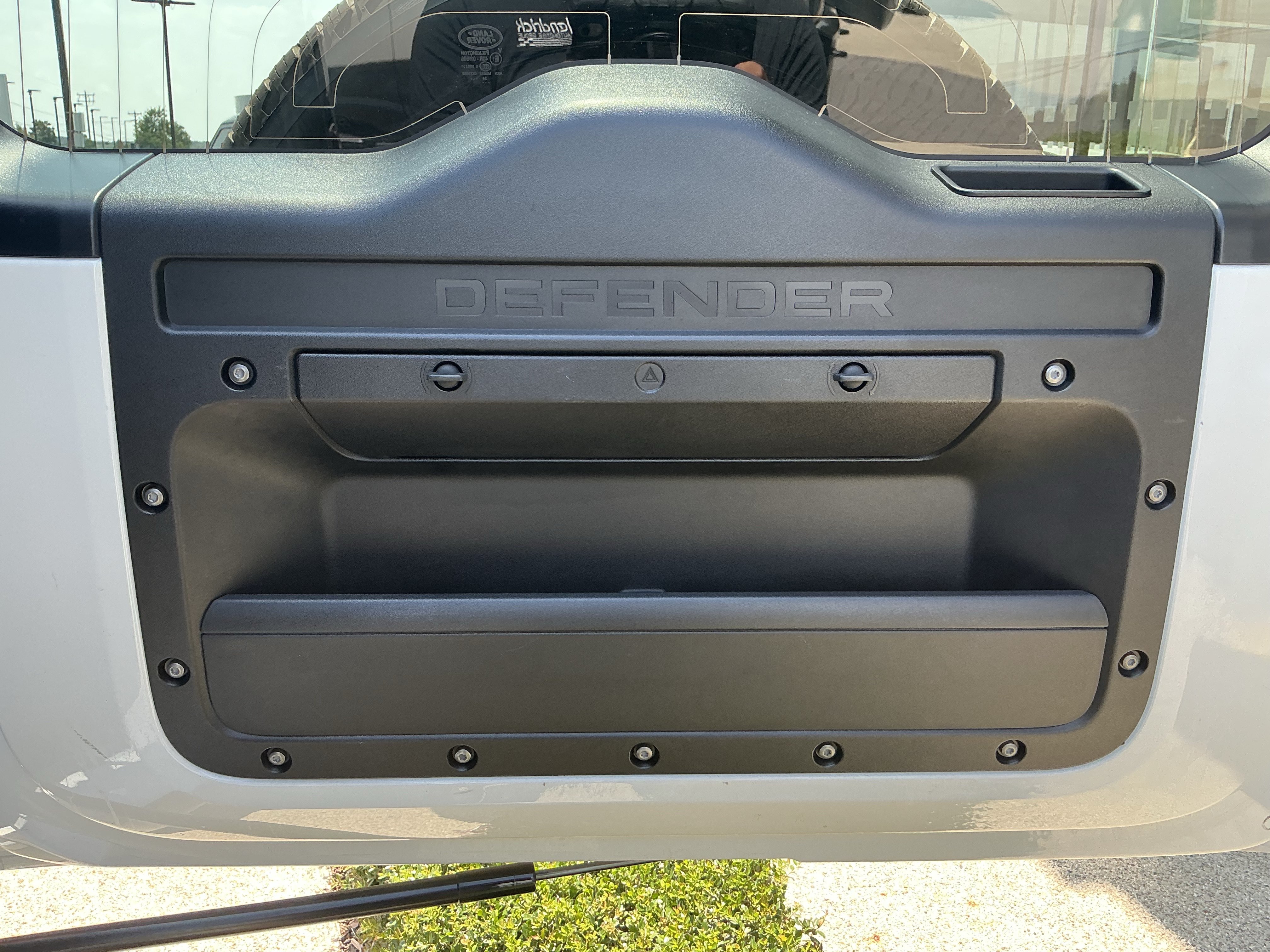Certified 2025 Land Rover Defender 110 S AWD/4WD image 38