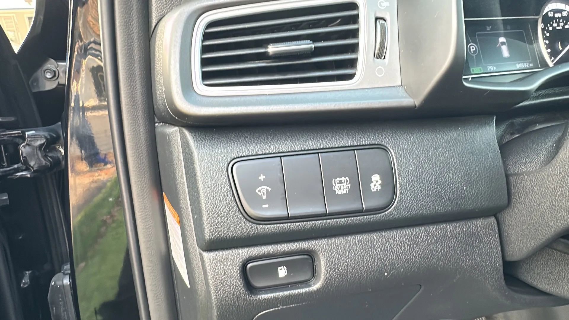 Used 2019 Kia Niro LX image 32