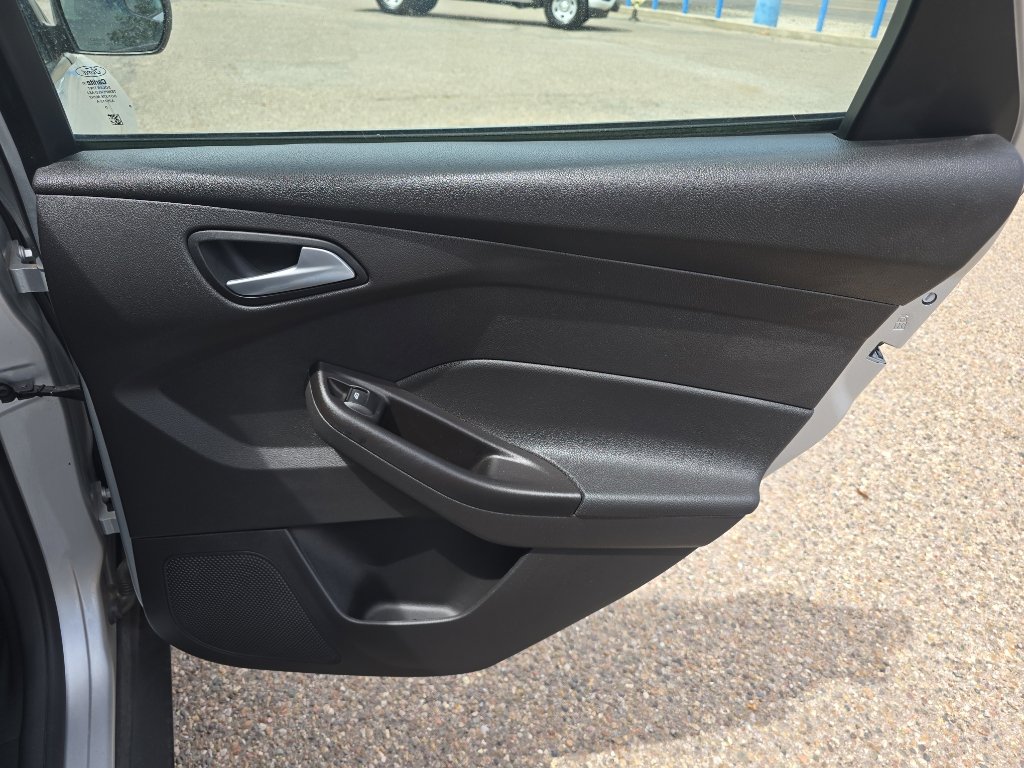 Used 2018 Ford Focus SE FWD image 25