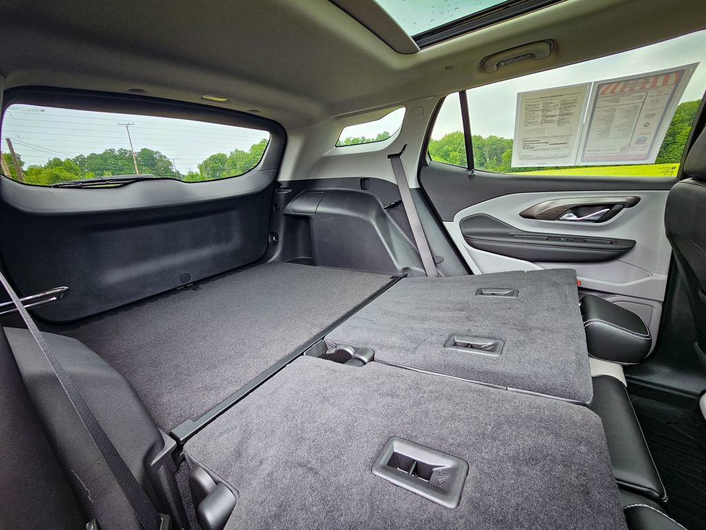 Used 2023 GMC Terrain SLT w/ Infotainment Package II AWD/4WD image 42