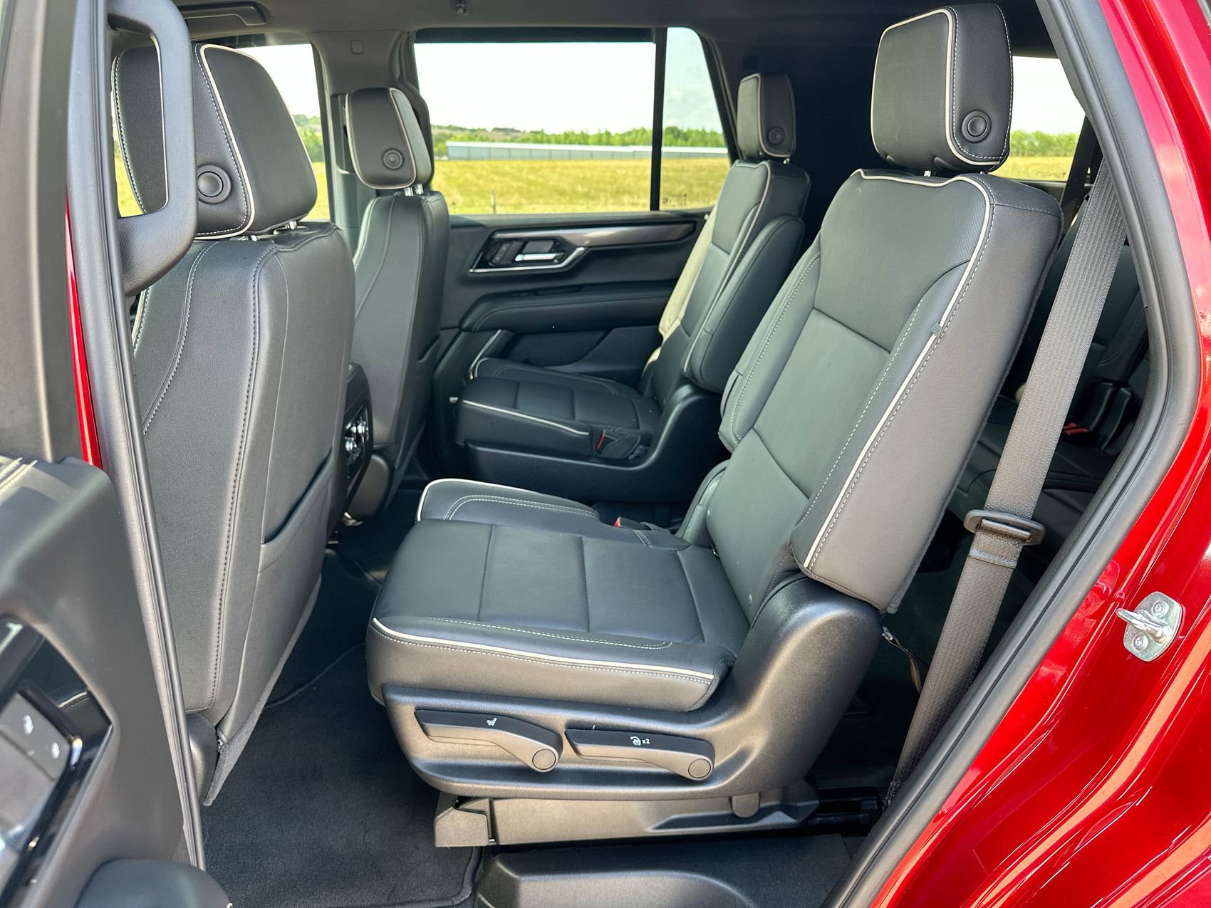 Used 2025 GMC Yukon Elevation AWD/4WD image 24