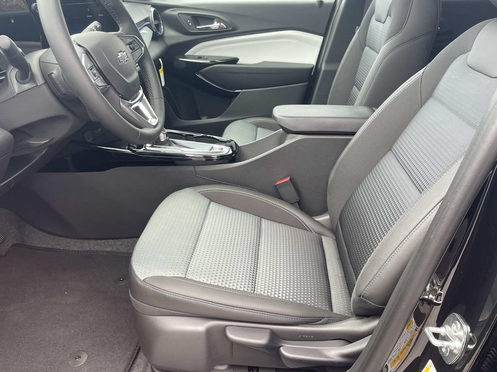 New 2026 Chevrolet Trax LT w/ Sunroof Package FWD image 15