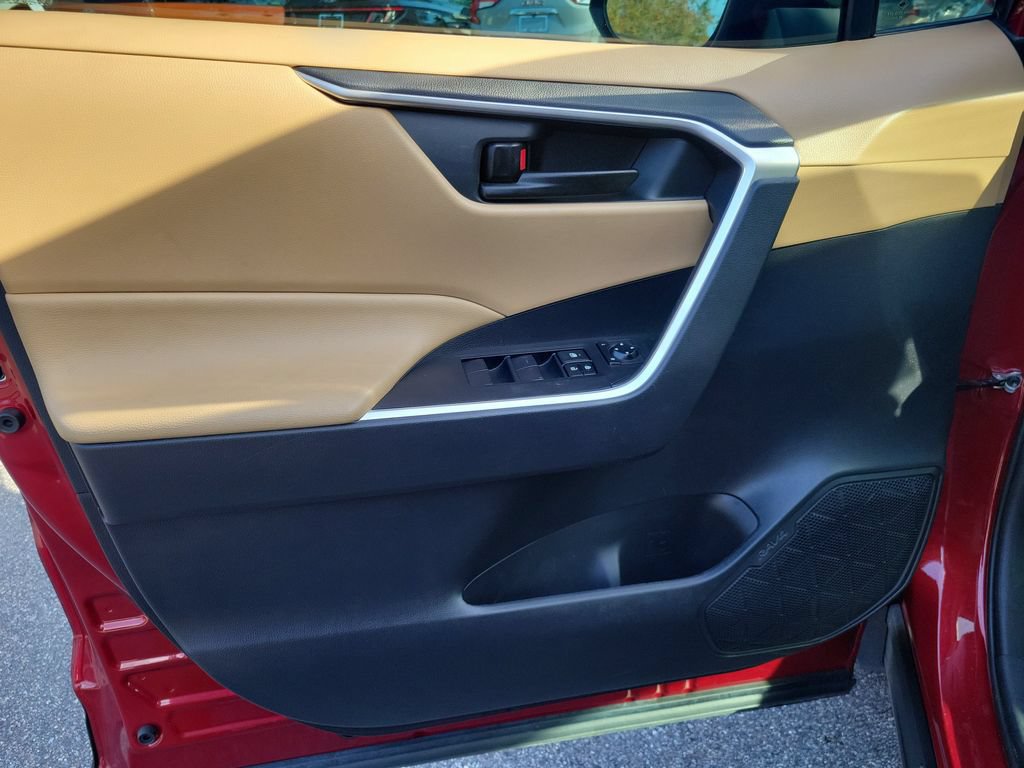 Used 2020 Toyota RAV4 LE FWD image 19