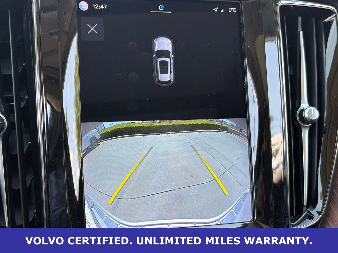 Certified 2023 Volvo XC60 B5 Ultimate w/ Climate Package image 24