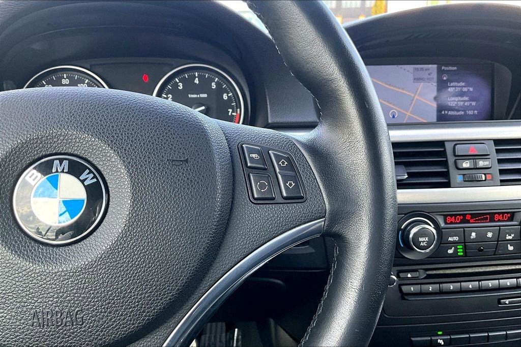 Used 2013 BMW 335i Convertible image 26