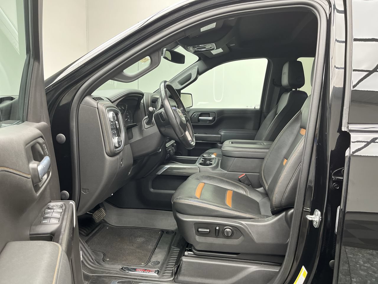 Certified 2021 GMC Sierra 1500 AT4 w/ AT4 Preferred Package AWD/4WD image 3