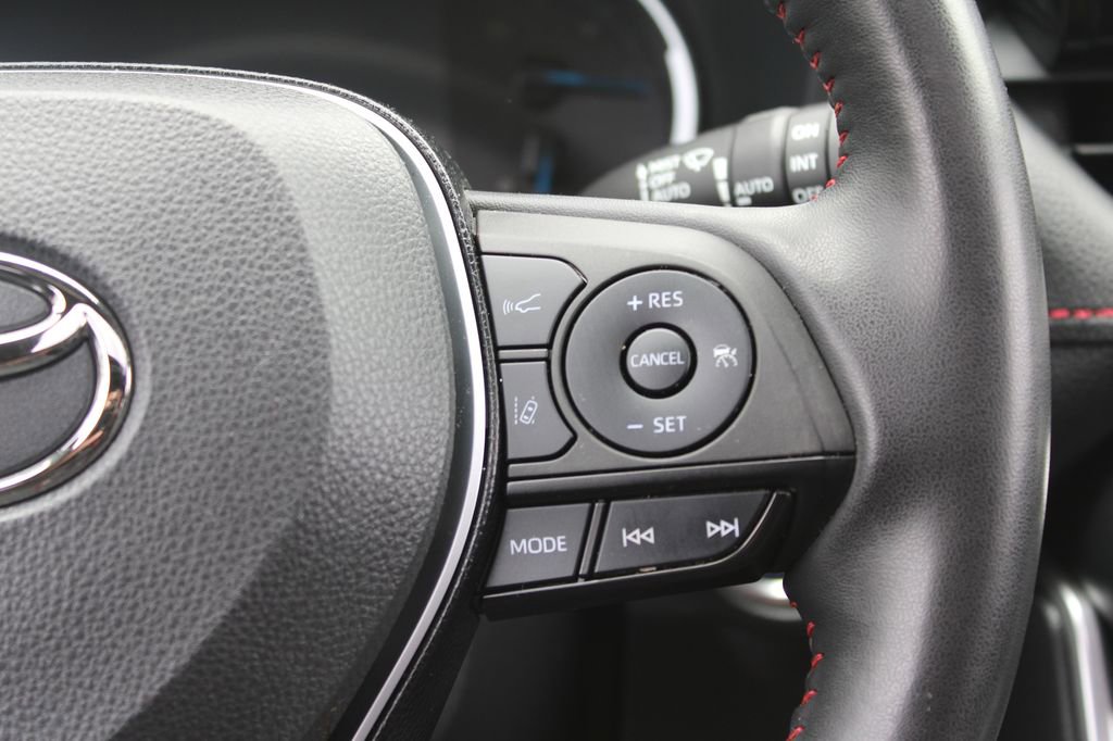 Used 2022 Toyota RAV4 SE w/ Weather & Moonroof Package AWD/4WD image 17