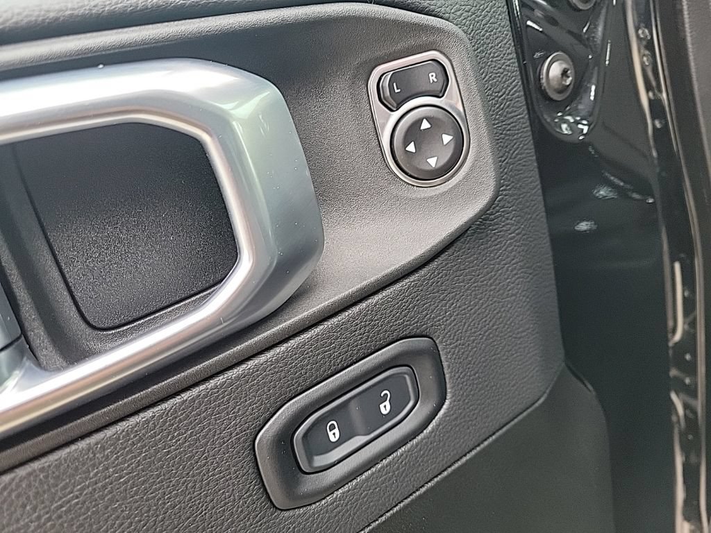 Used 2022 Jeep Wrangler Unlimited Sahara w/ Cold Weather Group AWD/4WD image 33