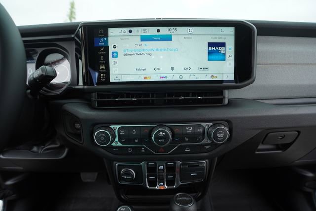 New 2025 Jeep Gladiator Sport image 27