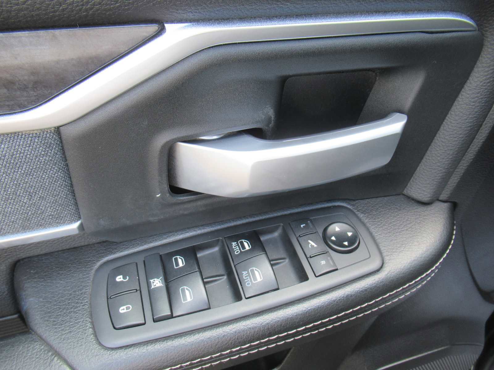 Used 2019 RAM 2500 Big Horn w/ Black Appearance Package image 21