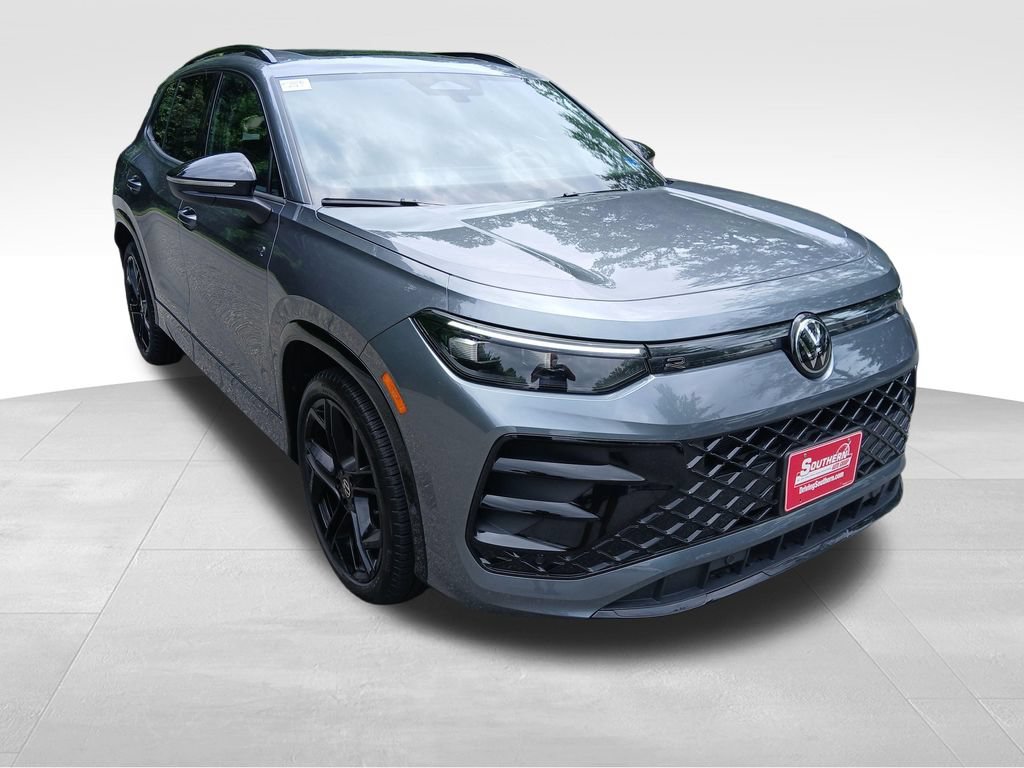 Used 2026 Volkswagen Tiguan SE R-Line FWD image 9