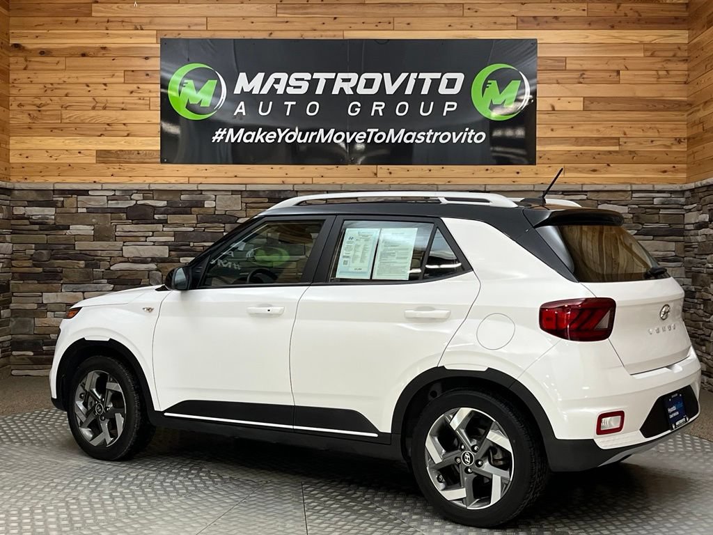 Used 2024 Hyundai Venue Limited FWD image 18