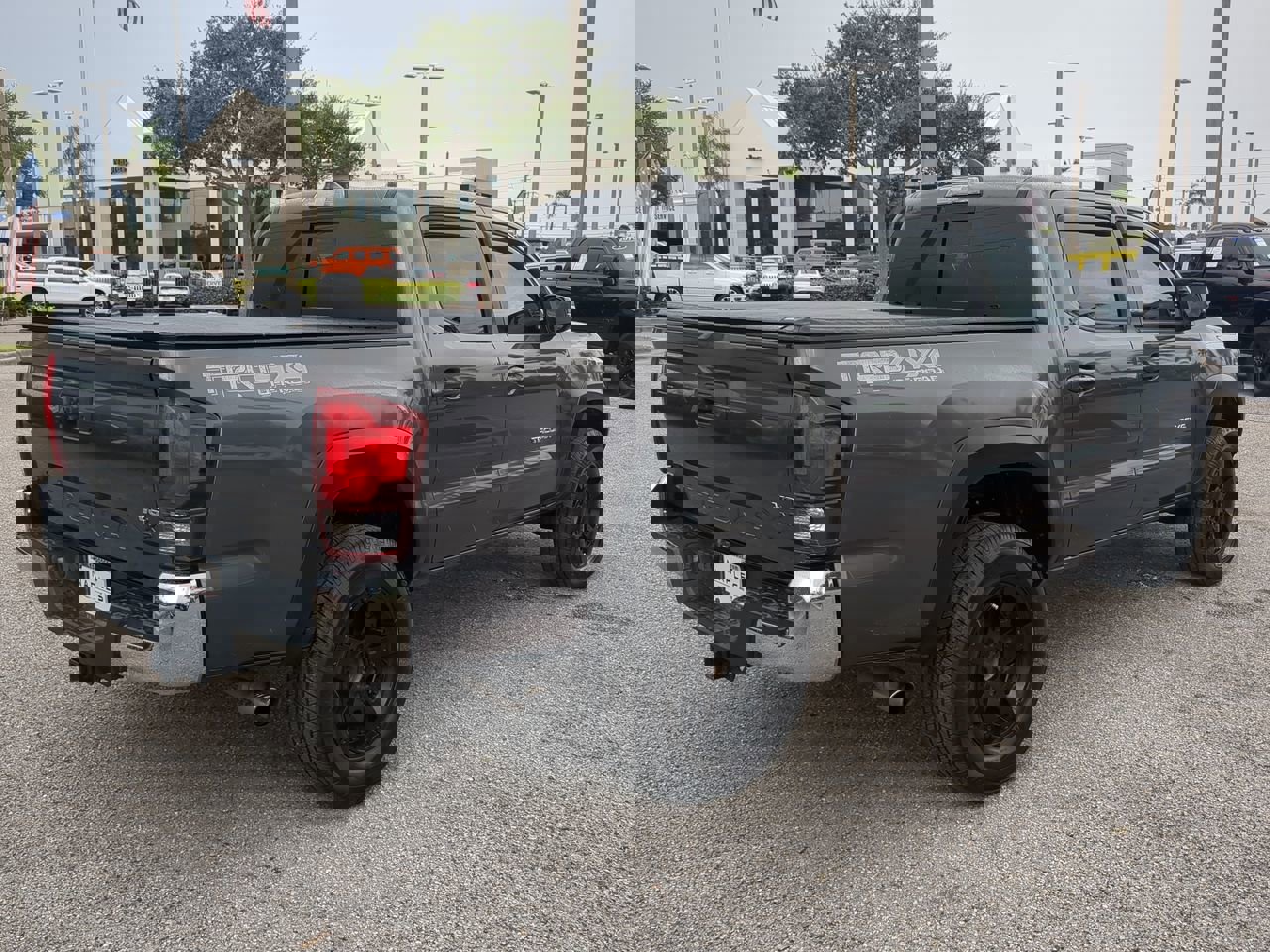 Used 2018 Toyota Tacoma TRD Off-Road image 5