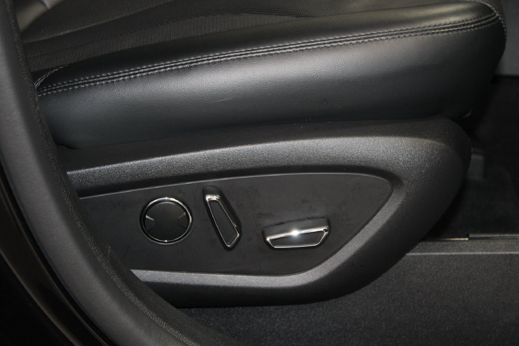 Used 2023 Lincoln Nautilus Reserve AWD/4WD image 28