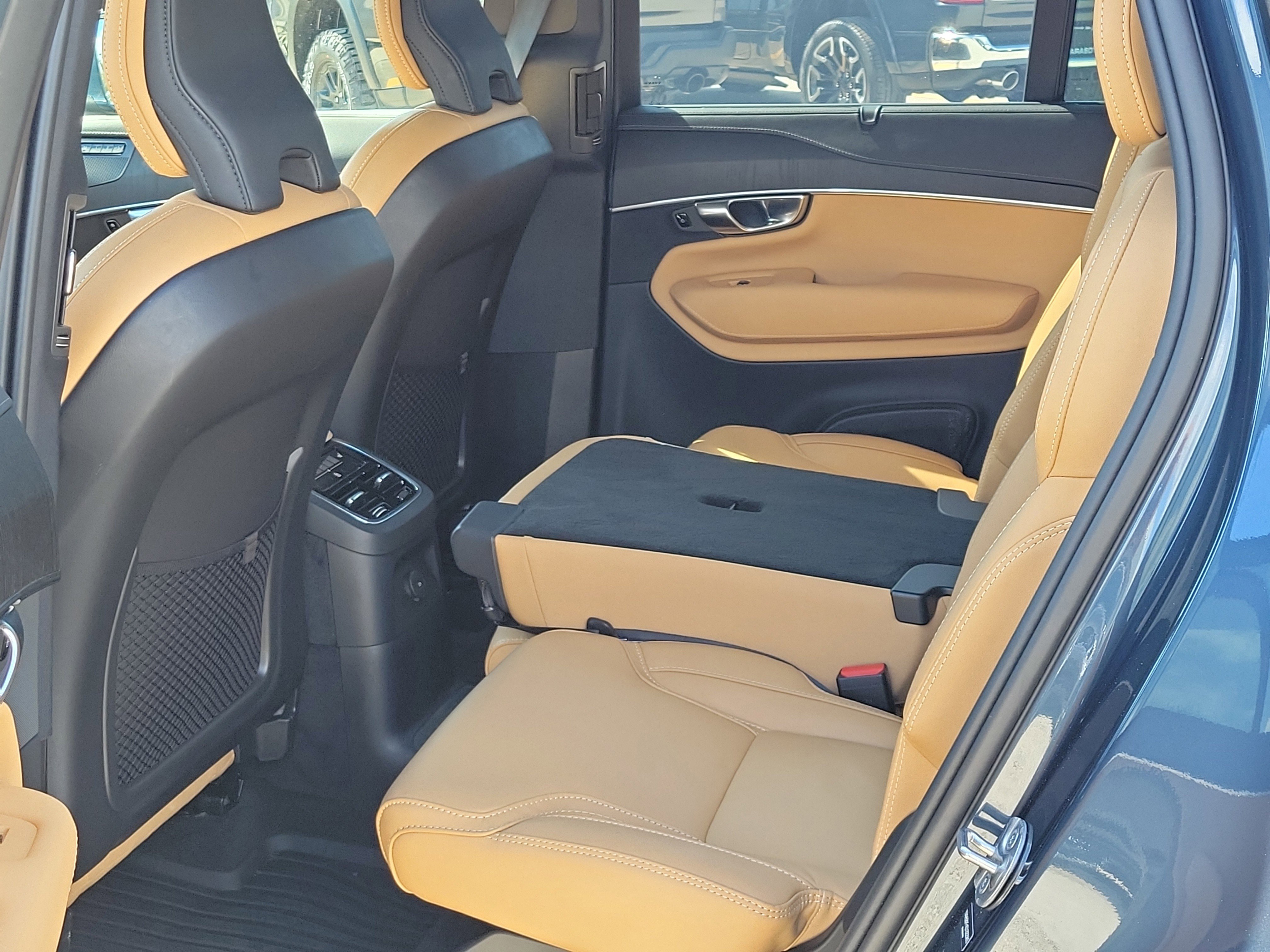 Used 2025 Volvo XC90 T8 Ultra w/ Protection Package Premier image 15