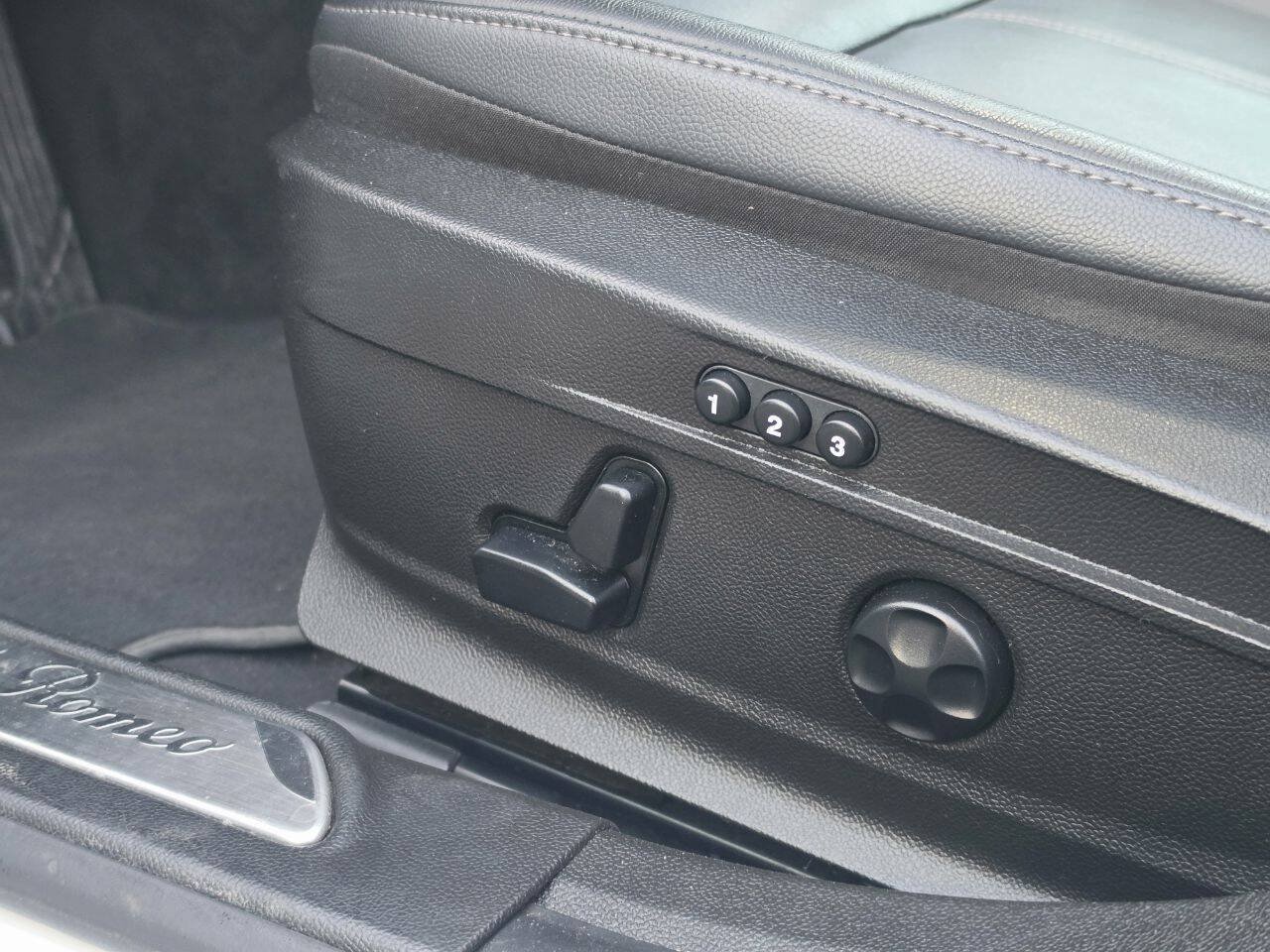 Used 2018 Alfa Romeo Giulia RWD image 65