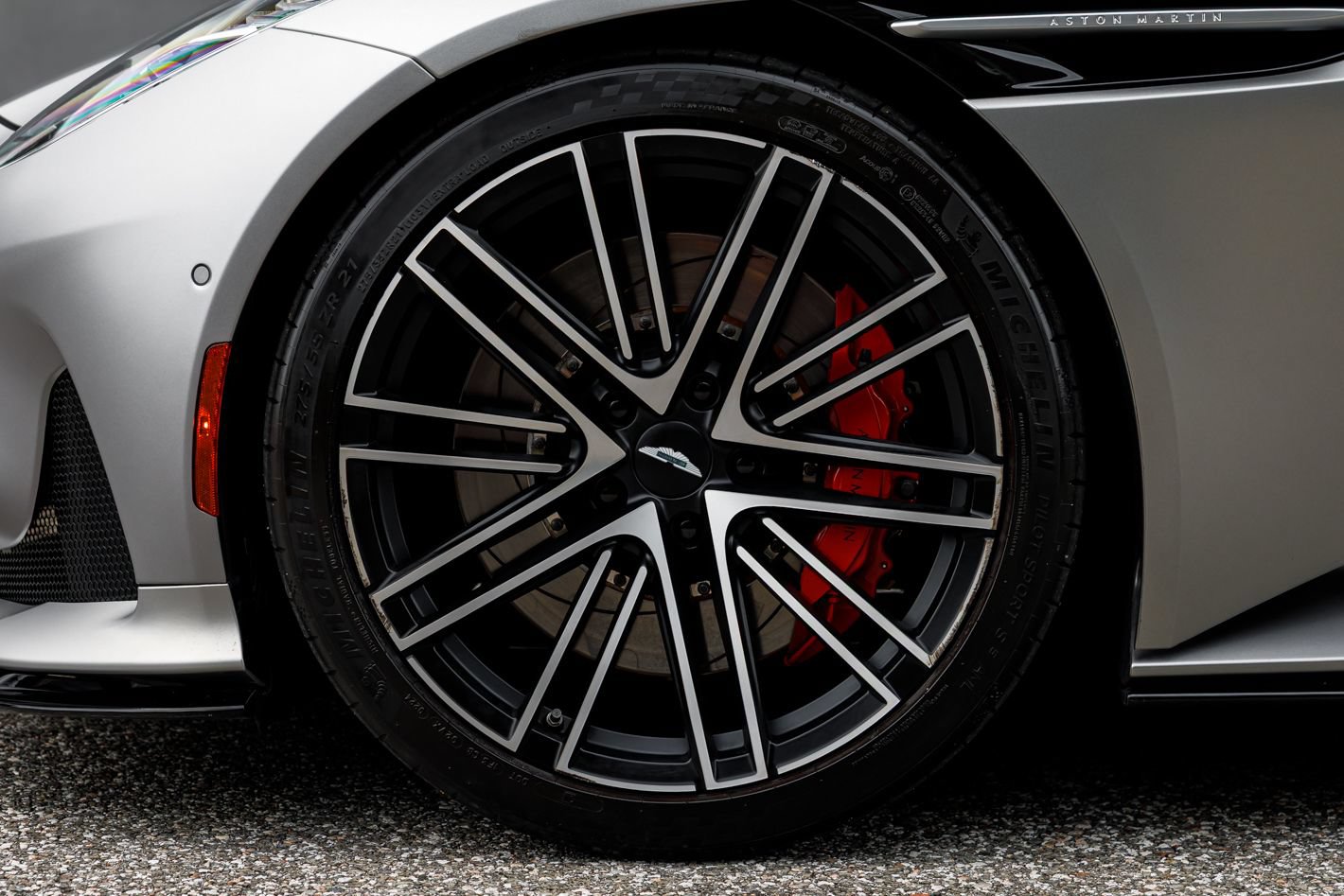 Used 2024 Aston Martin DB12 Coupe RWD image 30