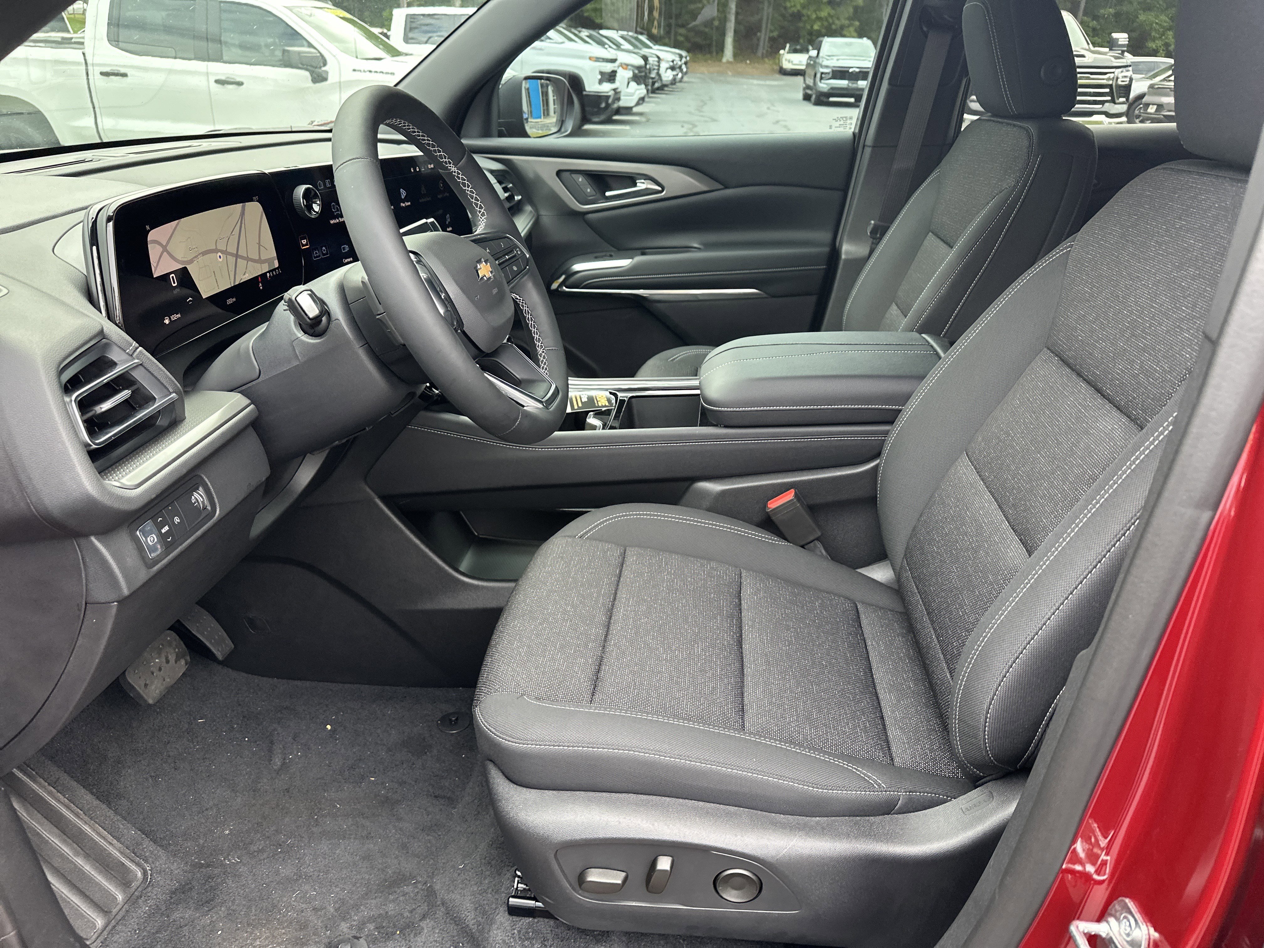 New 2026 Chevrolet Traverse LT image 9