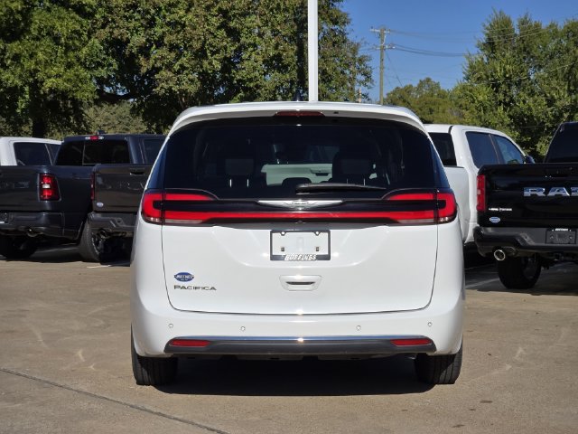 Used 2024 Chrysler Pacifica Touring-L FWD image 6
