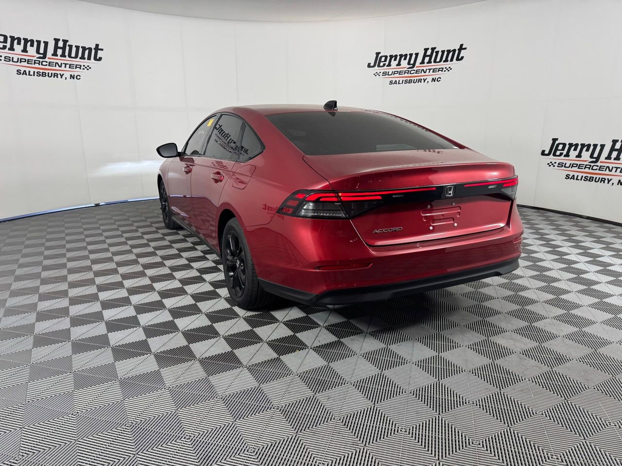 Used 2025 Honda Accord SE image 11