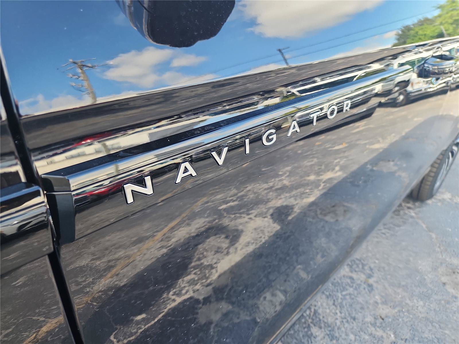 New 2025 Lincoln Navigator L Black Label AWD/4WD image 10