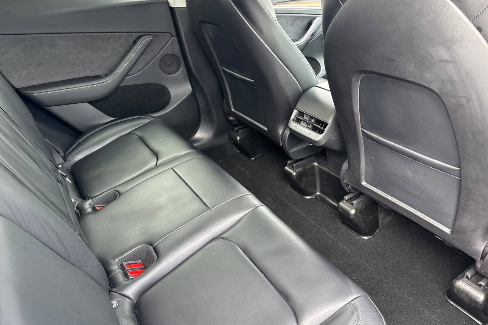 Used 2022 Tesla Model Y Long Range AWD/4WD image 30