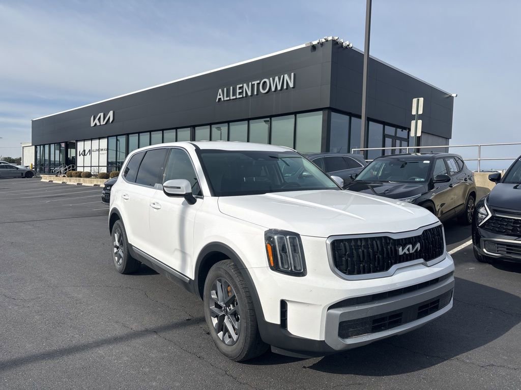Used 2023 Kia Telluride LX image 1