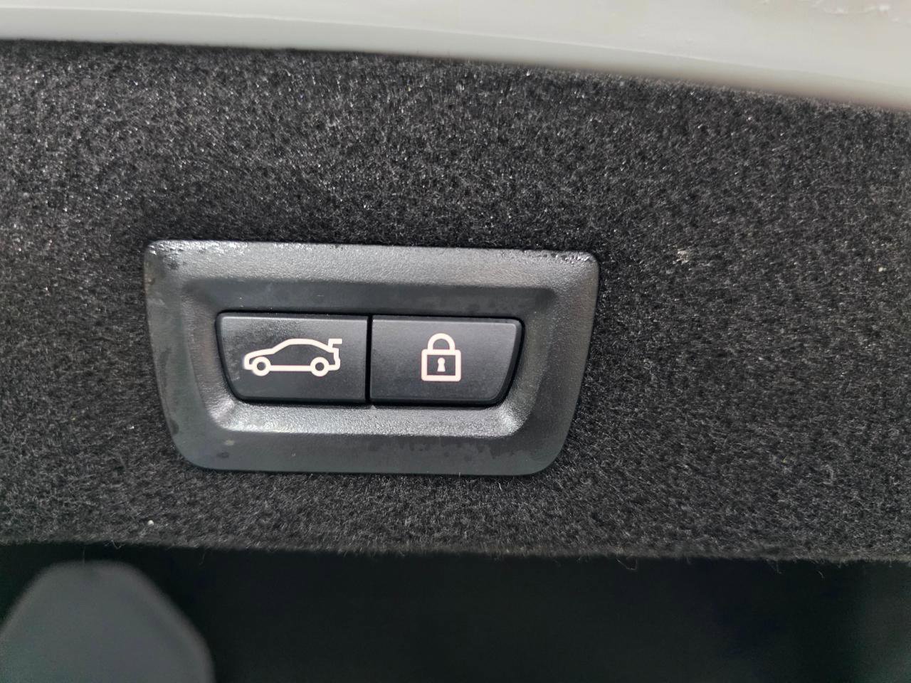 Used 2017 BMW 740i xDrive image 22